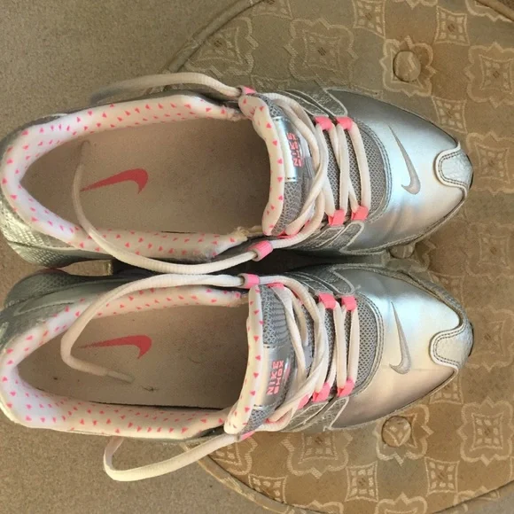 Nike Women's Silver and Pink Shox Shoes - Picture 4 of 5